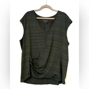 Athleta Pacifica Rash Guard Short Sleeve workout Top Ruched